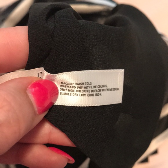 Gap Mini Skirt with POCKETS! - Picture 5 of 5